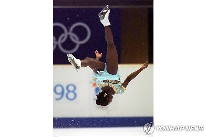 1998 나가노 올림픽에서 백플립 펼치는 쉬르야 보날리 [AP=연합뉴스]