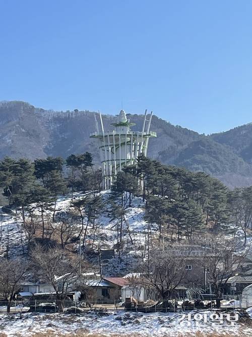 가평 ‘목동근린공원전망대’는 북면 목동 마을인접 동산에 2024년 준공됐다. 가평/김민수기자 kms@kyeongin.com