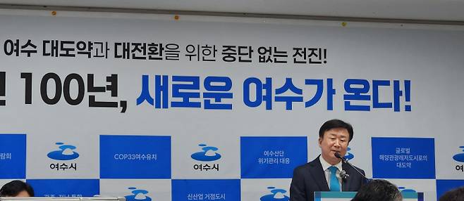 11일 오전 정기명 여수시장이 6·3전국동시지방선거 여수시장 출마를 공식 선언하고 있다. /허광욱 기자