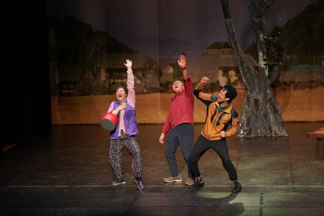 극단 메들리 ‘웃으면 장수하리’./경남연극협회/