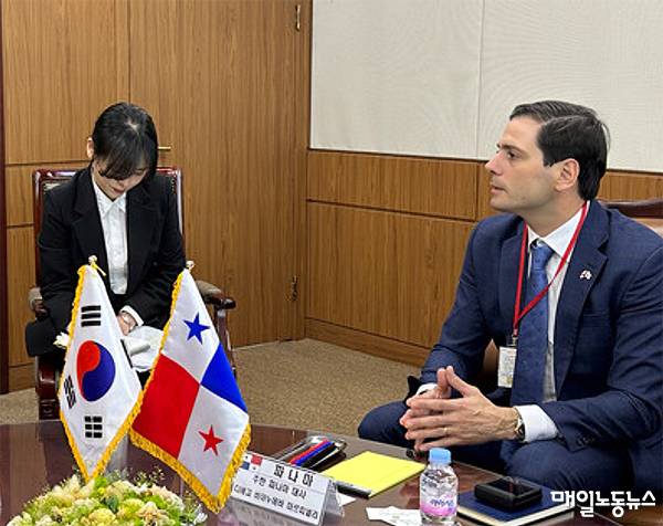 ▲ 비야누에바 마르티넬리 디에고 주한파나마대사(오른쪽) <자료사진 해양수산부>
