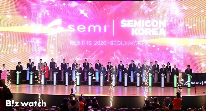 인공지능(AI) 확산으로 반도체 산업이 새로운 성장 국면에 접어든 가운데 11일 서울 삼성동 코엑스에서 '세미콘 코리아 2026'이 개막하고 있다./사진=이명근 기자 qwe123@