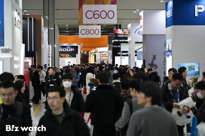 인공지능(AI) 확산으로 반도체 산업이 새로운 성장 국면에 접어든 가운데 11일 서울 삼성동 코엑스에서 '세미콘 코리아 2026'이 개막하고 있다./사진=이명근 기자 qwe123@