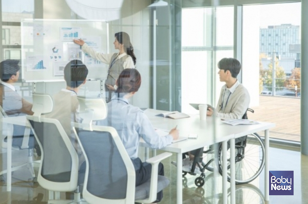 현재 3.1%인 민간기업의 장애인의무고용이 2029년 3.5%까지 상향될 전망이다. ⓒ베이비뉴스