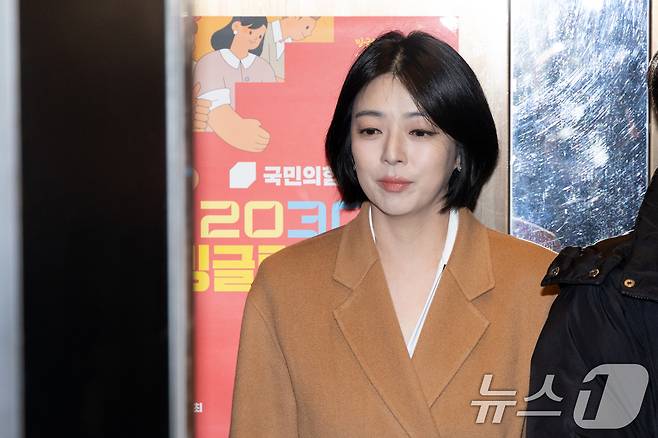 배현진 국민의힘 의원이 11일 서울 여의도 중앙당사에서 중앙윤리위원회에 출석하고 있다. 당 윤리위는 서울시당위원장인 배 의원의 한동훈 전 대표 제명 반대 입장을 서울시당 전체 의사인 것처럼 왜곡했다는 점을 문제 삼아 징계 절차를 시작했다. 2026.2.11 ⓒ 뉴스1 이승배 기자