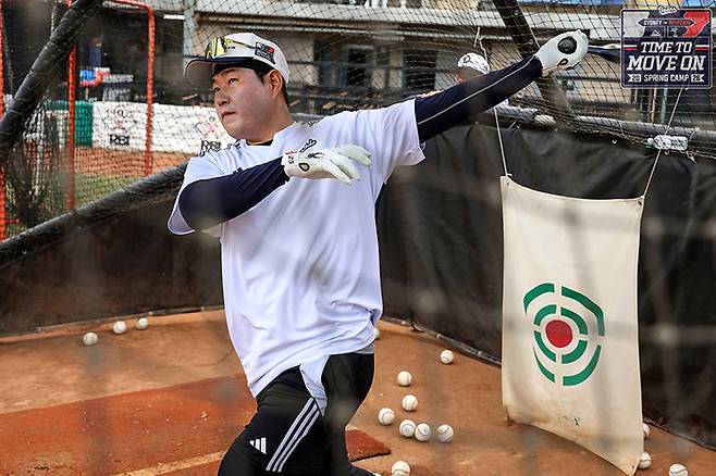 두산 양의지가 호주 시드니 블랙타운 야구장에서 진행된 스프링캠프서 타격훈련에 임하고 있다. 사진 | 두산 베어스