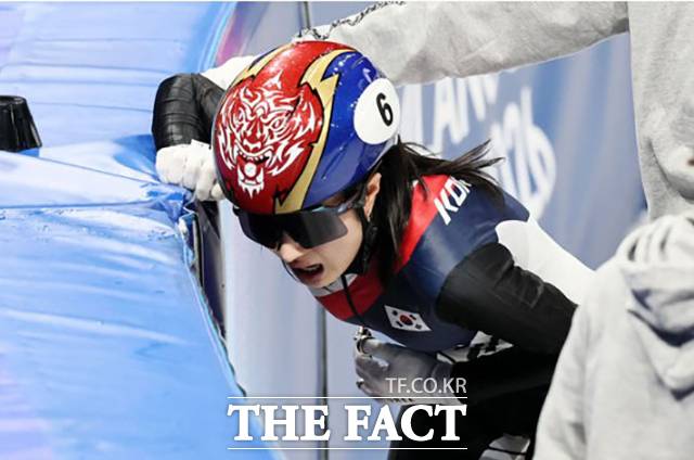 충돌 후 고통을 호소하는 김길리