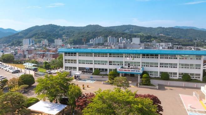 합천군청 전경 사진.