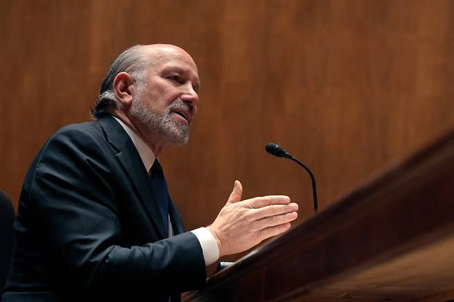 하워드 러트닉 미국 상무부 장관이 10일(현지시각) 미 연방 상원 세출위원회 상무·법사·과학 소위원회의 청문회에서 증언하고 있다./AFP 연합뉴스