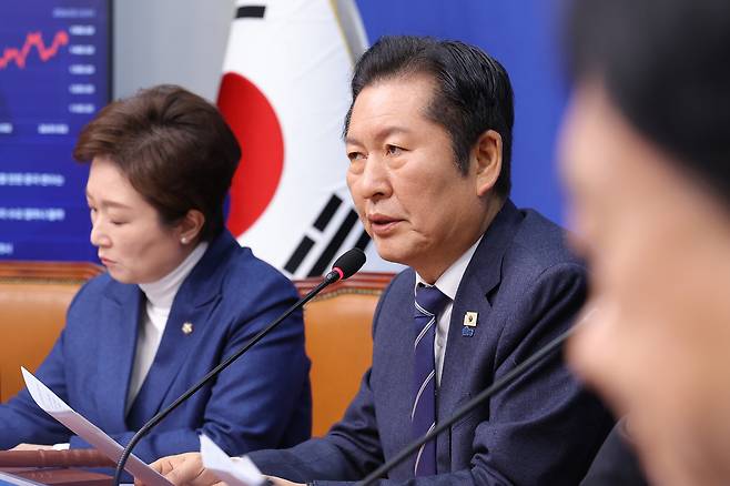 정청래 더불어민주당 대표가 11일 국회에서 열린 최고위원회의에 참석해 발언하고 있다. 연합뉴스