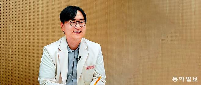 이유영 삼성서울병원 산부인과 교수가 부인암 중 사망률 1위로 ‘침묵의 살인자’로 불리는 난소암을 잘 치료하기 위해서는 초기에 잘 대응해야 한다고 강조하고 있다.
이진한 의학전문기자·의사 likeday@donga.com