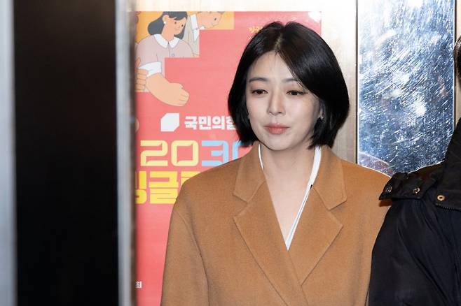 배현진 국민의힘 의원이 11일 서울 여의도 중앙당사에서 중앙윤리위원회에 출석하고 있다. 당 윤리위는 서울시당위원장인 배 의원의 한동훈 전 대표 제명 반대 입장을 서울시당 전체 의사인 것처럼 왜곡했다는 점을 문제 삼아 징계 절차를 시작했다. 뉴스1