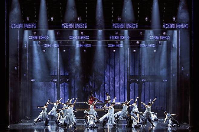 뮤지컬 ‘몽유도원’의 하이라이트인 바둑 대결 장면. 에이콤 제공