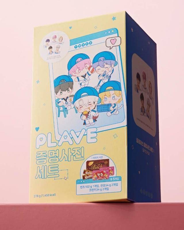 GS25는 밸런타인데이에 맞춰 버추얼 아이돌 플레이브 선물 세트를 출시했다. 빈츠, 칸쵸, 크런키 등 초콜릿 스낵 5종에 더해 플레이브 멤버들의 증명사진 5장으로 구성된 '플레이브 증명사진 세트'다. GS25 제공
