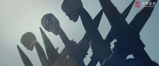 지난달 23일 첫 방영을 시작한 중국 역사드라마 '태평년' 1회는 가뭄과 전란이 겹치면서 인육을 먹는 충격적인 식인 장면으로 시작한다. 유튜브 캡처