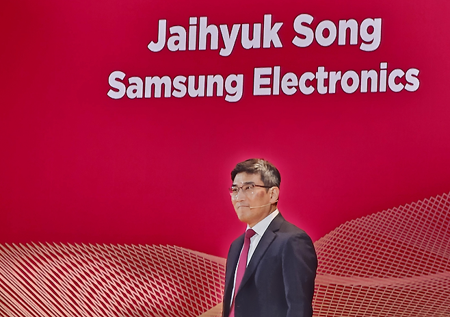 송재혁 삼성전자 최고기술책임자(CTO) 사장이 11일 서울 강남구 코엑스에서 열린 ‘세미콘코리아 2026’에서 기조연설을 하고 있다. 연합뉴스