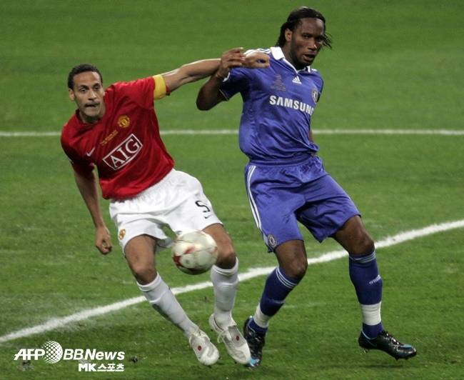 선수 시절 치열하게 맞붙었던 리오 퍼디난드(왼쪽)와 디디에 드로그바(오른쪽). 사진=AFPBBNews=News1