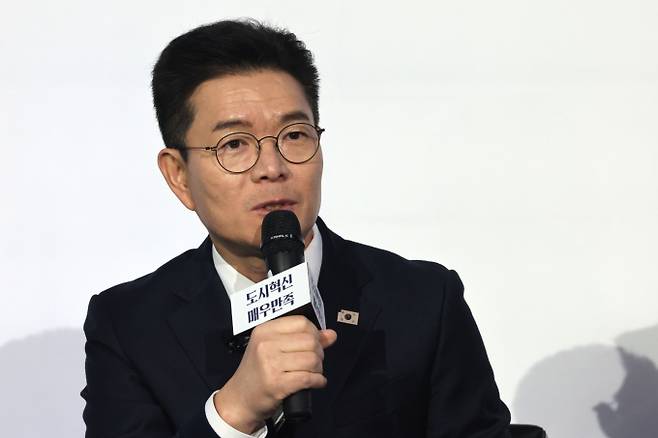 6·3 지방선거를 앞두고 오세훈 서울시장과 정원오 성동구청장의 공개 설전이 거세지고 있다. 사진은 정 구청장이 지난 8일 오후 열린 북콘서트에서 발언하는 모습. /사진=뉴스1