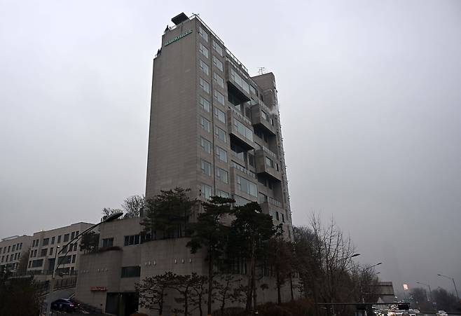 서울 한강벨트 가운데에서도 강남, 여의도, 용산 등 3대 업무지구가 가까워 가장 특별한 지점으로 꼽히는 흑석동의 고급빌라 마크힐스의 전경. 이상섭 기자