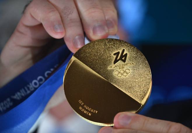 2026 밀라노·코르티나담페초 동계올림픽 금메달. 연합뉴스