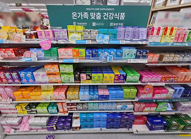 서울의 한 다이소 매장에 진열된 제약 제품들. 김수연 기자