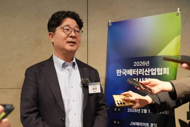 엄기천 포스코퓨처엠 사장 겸 한국배터리산업협회 협회장이 11일 서울 서초구 JW메리어트 호텔에서 취재진의 질문에 답하고 있다. 사진 제공=포스코퓨처엠