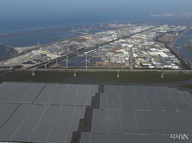 1월14일 드론으로 촬영한 타이완 장화현 원쯔 항구의 전경. ⓒ시사IN 이명익