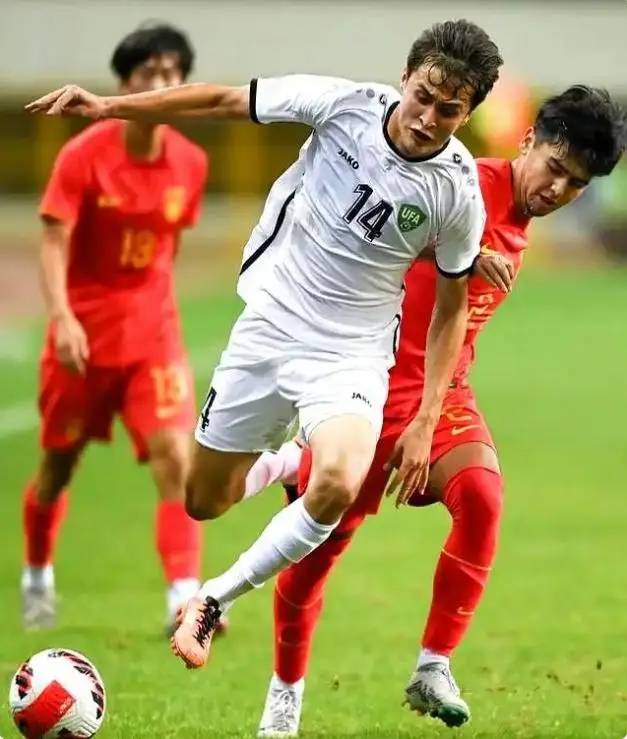▲ 중국과 우즈베키스탄 축구협회는 오랜 기간 긴밀한 협력 관계를 유지해오고 있다. 각급 남자 대표팀이 꾸준히 맞대결을 펼치고 있는데 이번 U-19 대표팀 친선전에서 중국이 1차전 1-0, 2차전 1-1로 우위를 점했다. ⓒ 시나스포츠