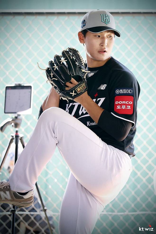 ▲ 팀 선발진의 미래 중 하나로 뽑히는 박지훈은 차분하게 프로에 적응하며 성장의 시간을 가지고 있다 ⓒKT위즈
