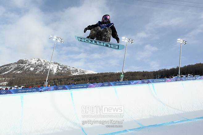 ▲ 최가온은 피겨스케이팅 선수를 꿈꾸다 클로이 킴의 영향으로 스노보드의 매력을 배웠다. 이후 클로이 킴 가족의 도움으로 미국에서 훈련하면서 선수의 꿈을 키우게 됐다. 클로이 킴을 롤모델이자 멘토로 삼아 성장해, 지금은 클로이 킴의 대항마로 떠올랐다. 이번 시즌 월드컵에서만 세 차례 우승한 뒤 올림픽에 나선다.