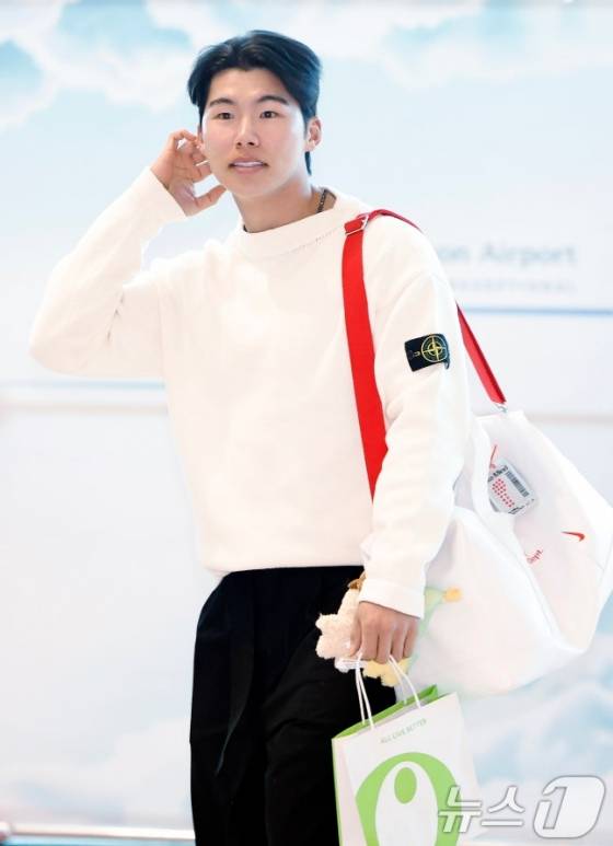 메이저리그(MLB) LA 다저스에서 뛰는 김혜성이 지난 1월 21일 오후 인천국제공항 2터미널에 도착하고 있다. /사진=뉴스1