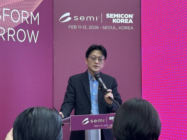 발표 중인 이세철 씨티그룹 전무 (서울=연합뉴스) 강태우 기자 = 이세철 씨티그룹 전무가 11일 서울 강남구 코엑스에서 열린 '세미콘 코리아 2026'의 기자간담회에서 발표를 하고 있다. 2026.2.11 burning@yna.co.kr