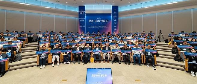 ▲&nbsp;지난 2025년 7월8일 서울 SKY31 컨벤션에서 창업-BuS 연합 IR 행사가 열렸다. 이 행사는 인천을 비롯해 강원, 경남, 광주, 충북 창조경제혁신센터가 공동으로 진행했다. /사진제공=인천창조경제혁신센터