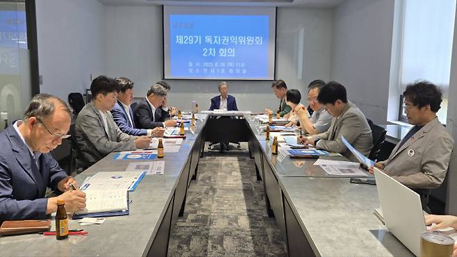 남도일보는 19일 본사 1층 회의실에서 '제28기 독자권익위원회 2차 회의'를 개최, 지역신문이 나아가야할 방향성 등에 대한 다양한 의견을 공유했다. /윤태민 기자 ytm@namdonews.com (사진 화면의 29기는 28기 입니다)