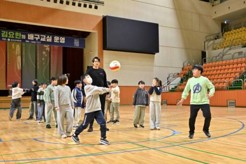◇2026년 정선군 ‘김요한의 배구교실’이 지난달 22일부터 오는 9월10일까지 운영돼 주민들로부터 큰 호응을 얻고 있다.