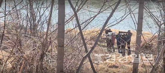 ▲ 울산 울주군 온양읍 일원의 칡부엉이 서식지 인근에서 칡부엉이를 찍고 있는 사진가들. 짹짹휴게소 제공