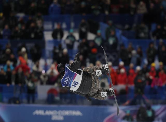 이채운이 12일 이탈리아 리비뇨 스노파크에서 열린 2026 밀라노 동계 올림픽 스노보드 남자 하프파이프 예선에 출전해 경기를 펼치고 있다. 연합뉴스
