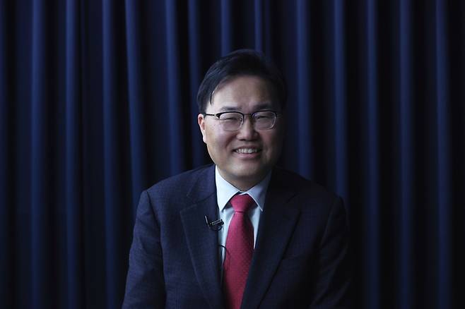 ▲ 대구시장 출마를 선언한 홍석준 국민의힘 전 국회의원이 경북일보TV '만나GO'에 출연하고 있다. 권남인 기자