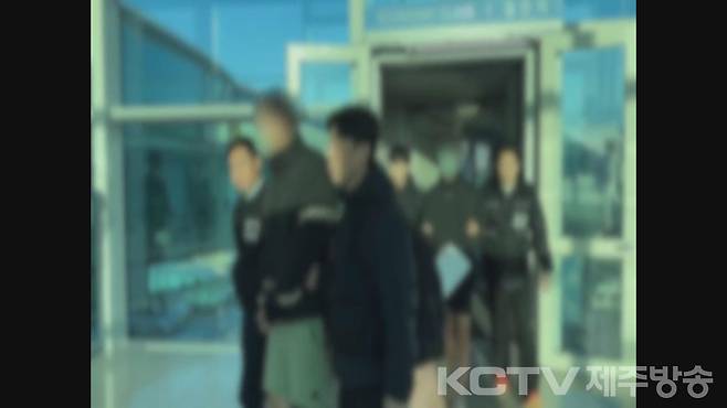 국내로 송환된 역베팅 투자사기 조직원들 (제공 : 제주경찰청)