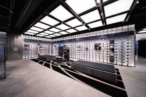 롯데월드몰 브랜드센터에 위치한 아디다스 풋웨어/아디다스