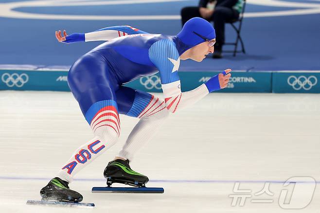 미국 스피드 스케이팅의 간판 조던 스톨츠가 11일(현지시간) 이탈리아 밀라노 스피드 스케이팅 스타디움에서 열린 2026 밀라노·코르티나담페초 동계올림픽 스피드 스케이팅 남자 1000m 경기에서 역주를 펼치고 있다. 2026.2.12 ⓒ 뉴스1 김진환 기자