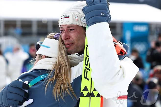 2026 밀라노·코르티나담페초 동계 올림픽 남자 바이애슬론 20㎞ 개인 경기에서 동메달을 딴 노르웨이 선수 스투를라 홀름 레그레이드. 레그레이드는 이날 경기 직후 인터뷰에서 "여자 친구를 두고 바람을 피웠다"고 고백했다. 2025. 2.10 ⓒAFP=뉴스1