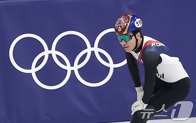쇼트트랙 대표팀 황대헌이 10일(현지시간) 이탈리아 밀라노 아이스 스케이팅 아레나에서 열린 2026 밀라노·코르티나담페초 동계올림픽 쇼트트랙 남자 1000m 예선에서 조2위로 준준결승에 진출하고 있다. 2026.2.10 ⓒ 뉴스1 김성진 기자