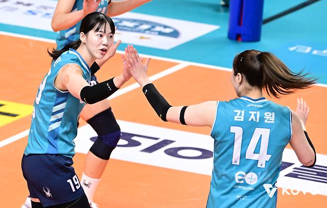 유서연(왼쪽). 사진 | 한국배구연맹