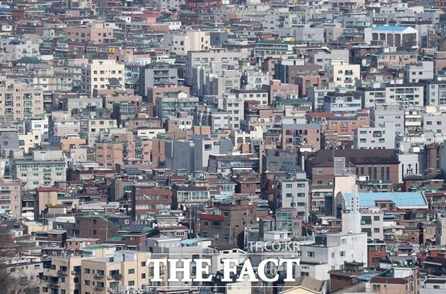 이재명 정부는 지난달 29일 추가 공급 대책을 발표했다. 핵심 대상은 청년과 신혼부부로 이들의 주거 불안을 완화하는 것이 시급하다고 판단했다. /뉴시스