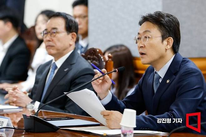 권대영 금융위원회 부위원장이 30일 서울 중구 은행회관에서 열린 '산업 구조혁신 지원 금융권 협약식'에 참석해 모두발언 하고 있다. 2025.9.30 강진형 기자