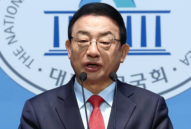 이정현 전 새누리당 대표가 8일 오전 서울 여의도 국회 소통관에서 제21대 대통령선거 출마 선언 기자회견을 하고 있다. 2025.4.8/뉴스1