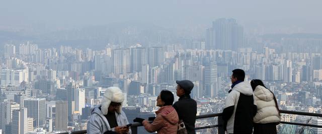 서울 남산에서 바라본 아파트 단지. [연합뉴스 제공]