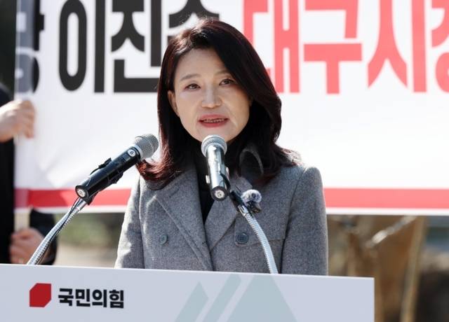 ▲ 이진숙 전 방송통신위원회(방통위) 위원장이 12일 대구 국채 보상기념공원에서 대구시장 출마를 공식 선언하고 있다. 2026.2.12 연합뉴스