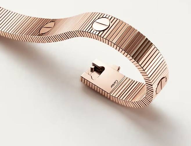 러브 언리미티드 팔찌 신제품의 구조. 잠금 장치가 눈에 띄지 않는 구조다. 사진=까르띠에 홈페이지